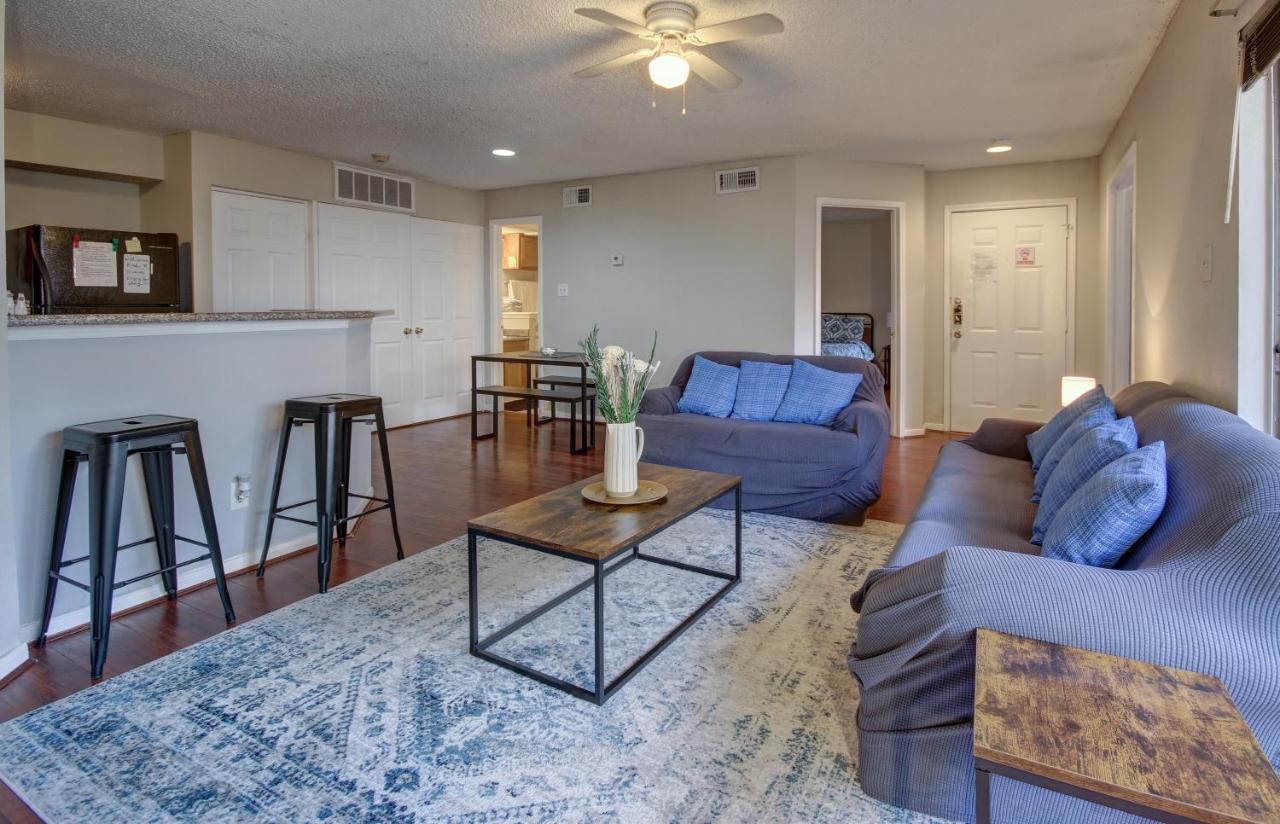 Lovely 2 Bedroom, 1 Bath Condo With Pools And Gym. Houston Exterior foto