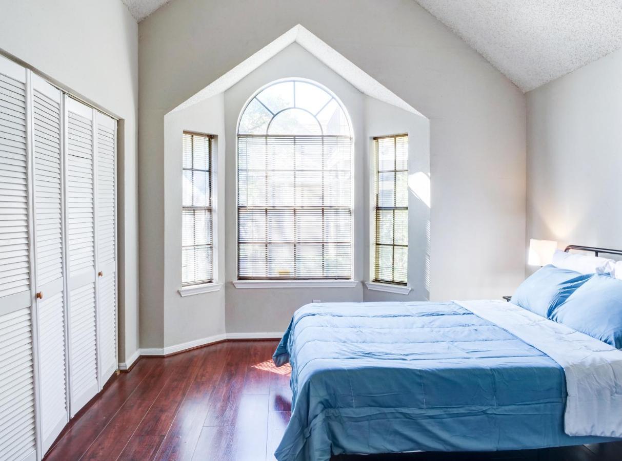 Lovely 2 Bedroom, 1 Bath Condo With Pools And Gym. Houston Exterior foto