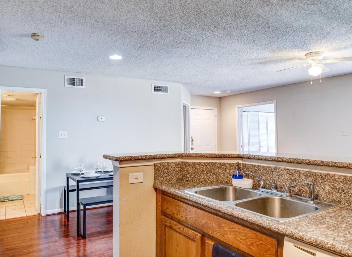 Lovely 2 Bedroom, 1 Bath Condo With Pools And Gym. Houston Exterior foto